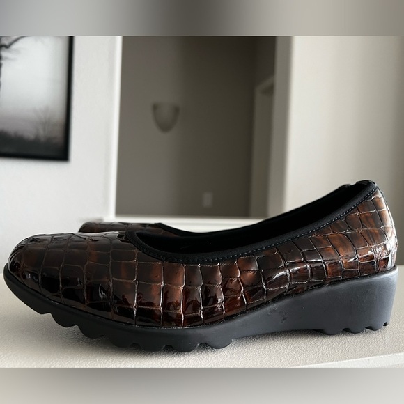 🔥NEW🔥JOSEF Seibel Bridget Airped Loafer - Brown/Tortoise Patent Croc Size 39/8 - Picture 2 of 6